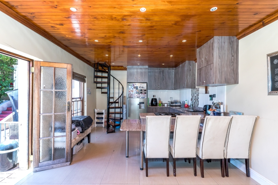 8 Bedroom Property for Sale in Walmer Estate Western Cape